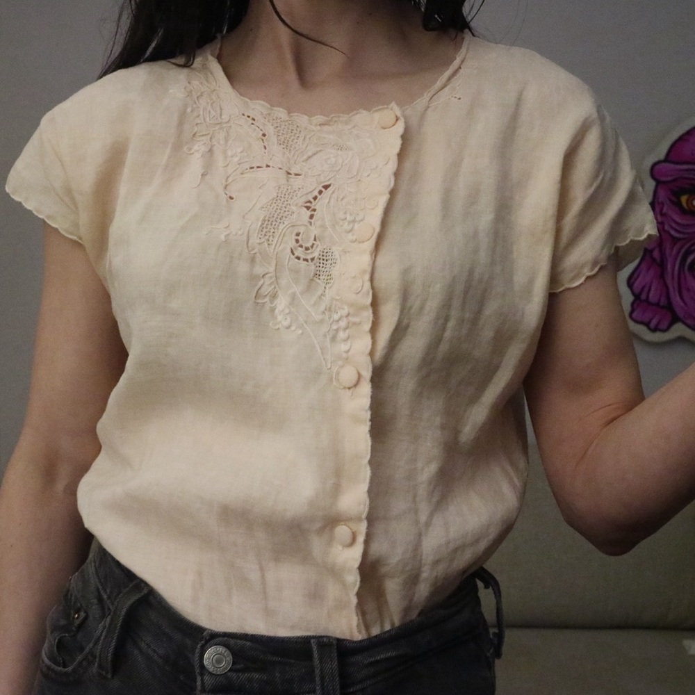 Gorgeous embroidered vintage pale pink / peachy top